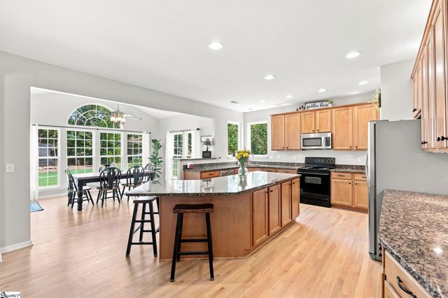 8 Green Bank Lane, Simpsonville, SC 29681