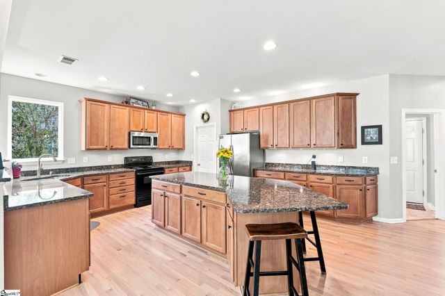 8 Green Bank Lane, Simpsonville, SC 29681