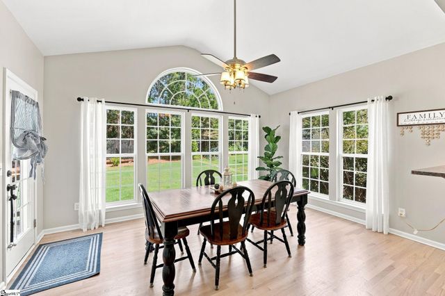 8 Green Bank Lane, Simpsonville, SC 29681