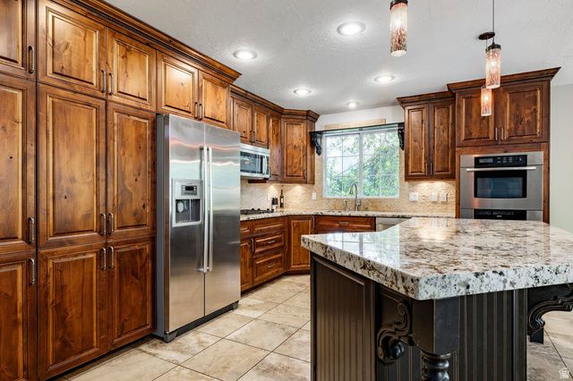 4863 GLASMANN WAY, South Ogden, UT 84403