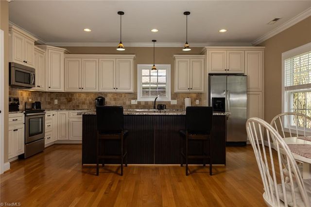 106 Breckenridge Drive, Thomasville, NC 27360