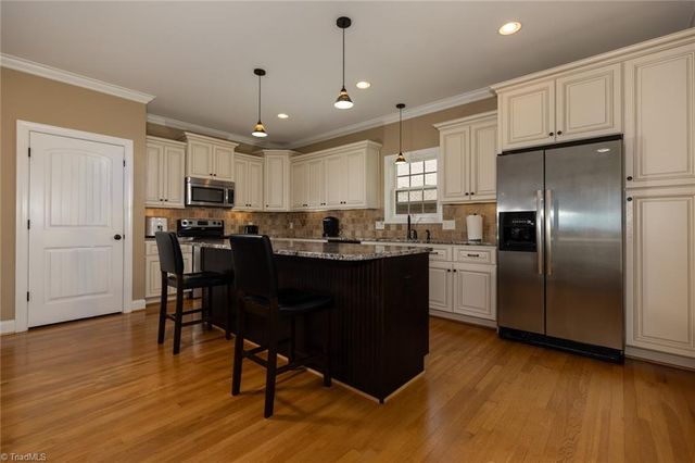 106 Breckenridge Drive, Thomasville, NC 27360