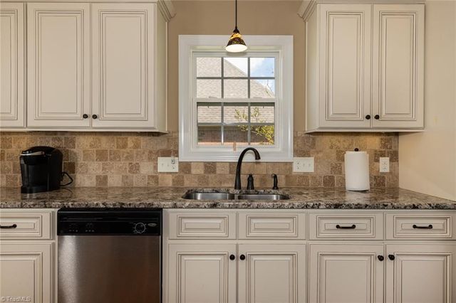 106 Breckenridge Drive, Thomasville, NC 27360