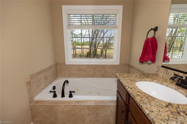 106 Breckenridge Drive, Thomasville, NC 27360