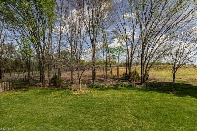 106 Breckenridge Drive, Thomasville, NC 27360