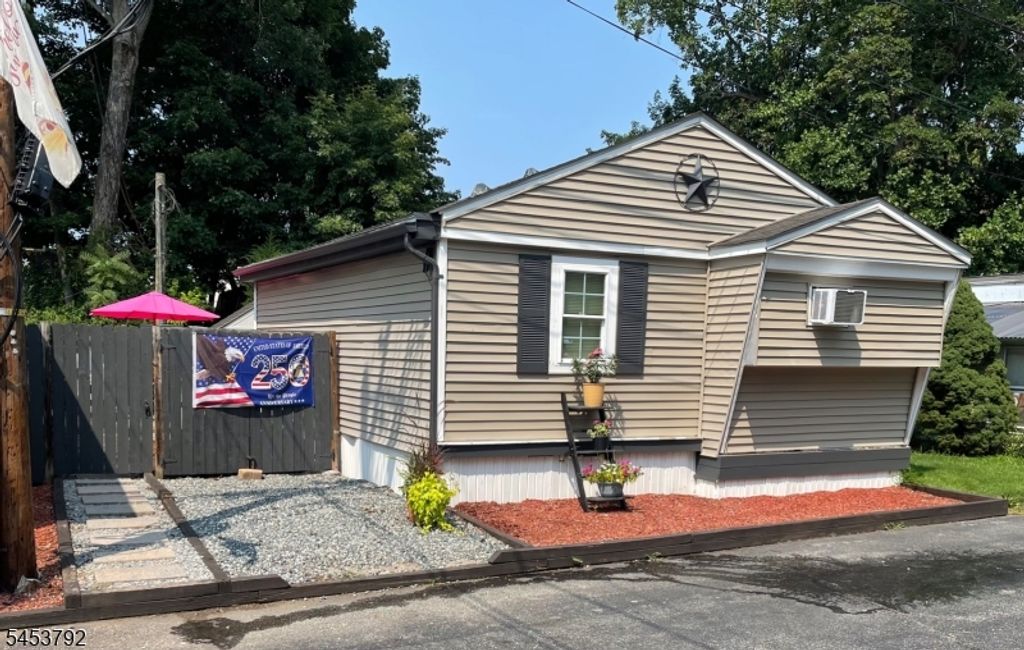 61 Travelo Dr, Wayne Twp., NJ 07470 — exterior