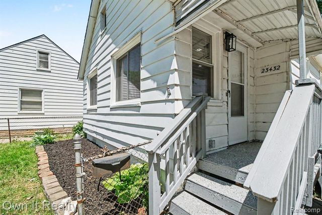 23432 Couzens Avenue, Hazel Park, MI 48030