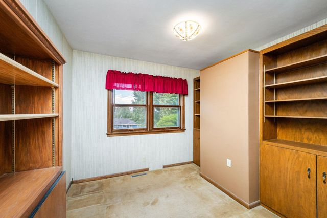 1789 Kennard Street, Maplewood, MN 55109