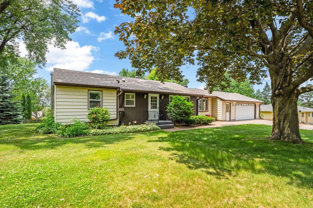 1789 Kennard Street, Maplewood, MN 55109