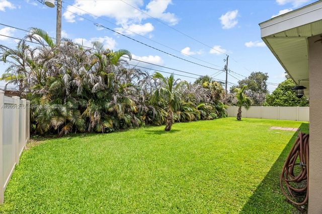 4900 NW Ironton Ave, Port St. Lucie, FL 34983