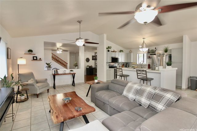 94-1093 Kuhao Street, Waipahu, HI 96797
