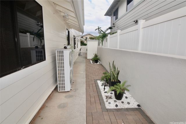 94-1093 Kuhao Street, Waipahu, HI 96797