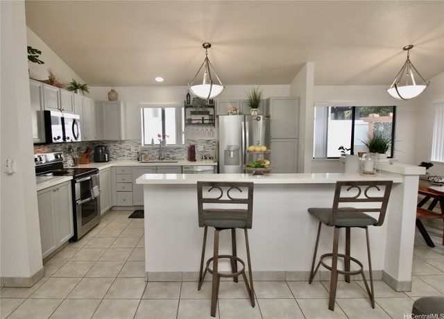 94-1093 Kuhao Street, Waipahu, HI 96797