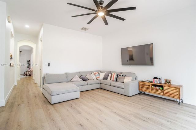 4414 Morgan Ln, Davie, FL 33328