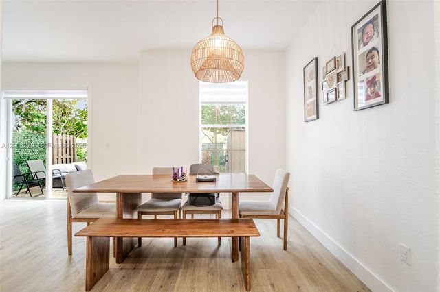 4414 Morgan Ln, Davie, FL 33328