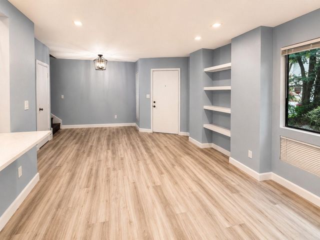 17202 Imperial Valley Drive 26, Houston, TX 77060