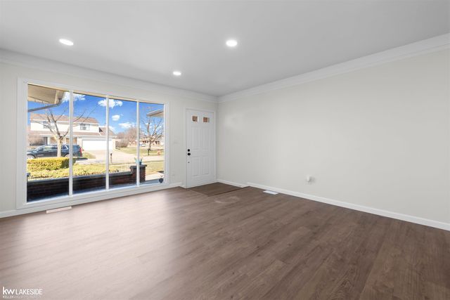 4786 Lucerne Drive, Sterling Heights, MI 48310