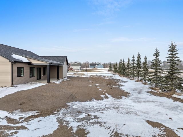 3717 45TH ST SE, Minot, ND 58701