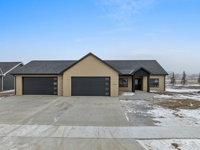 3717 45TH ST SE, Minot, ND 58701