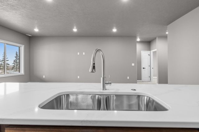 3717 45TH ST SE, Minot, ND 58701