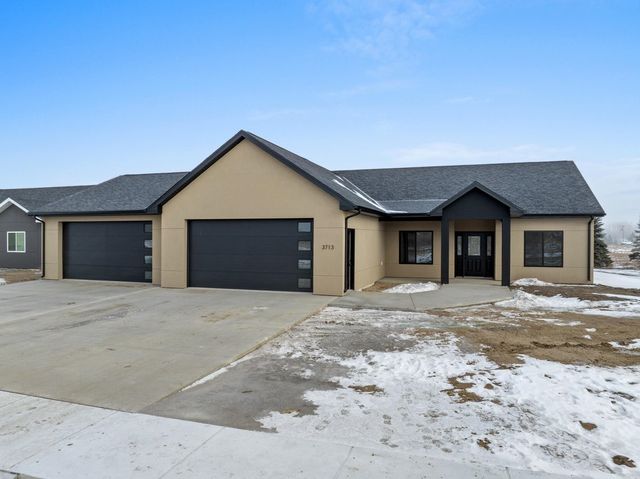3717 45TH ST SE, Minot, ND 58701