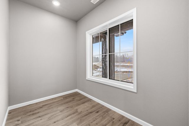 3717 45TH ST SE, Minot, ND 58701