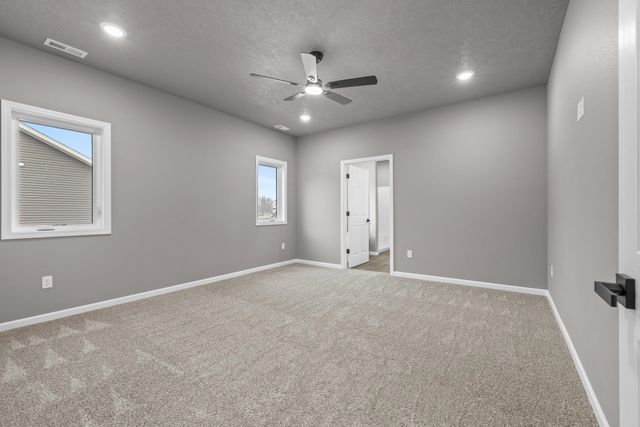 3717 45TH ST SE, Minot, ND 58701