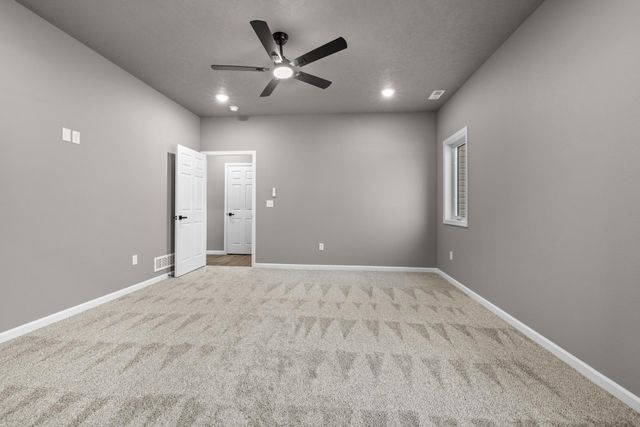 3717 45TH ST SE, Minot, ND 58701