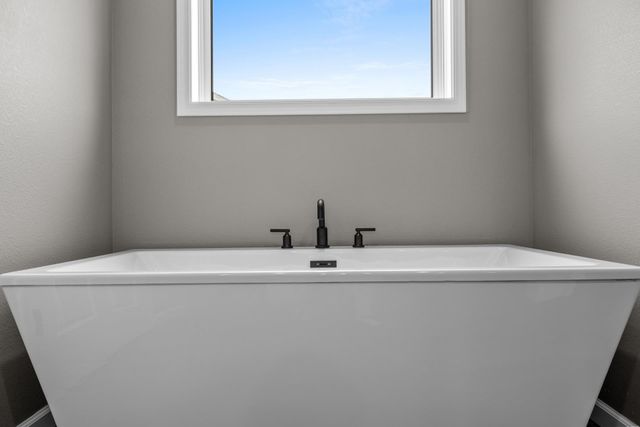 3717 45TH ST SE, Minot, ND 58701