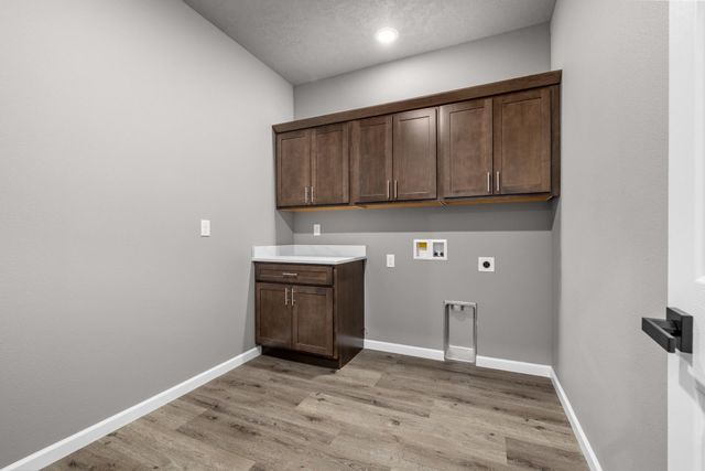 3717 45TH ST SE, Minot, ND 58701