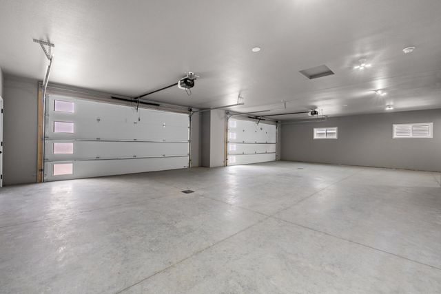 3717 45TH ST SE, Minot, ND 58701