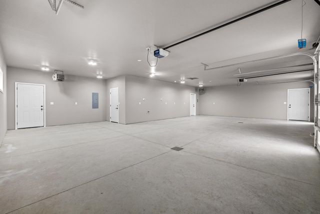 3717 45TH ST SE, Minot, ND 58701