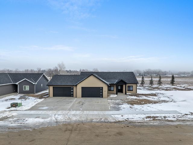 3717 45TH ST SE, Minot, ND 58701