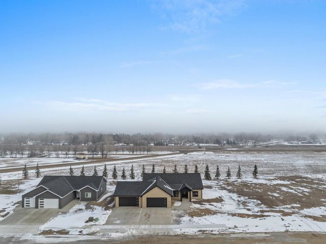 3717 45TH ST SE, Minot, ND 58701