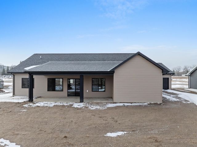 3717 45TH ST SE, Minot, ND 58701