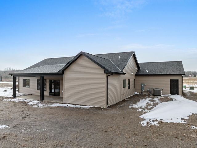 3717 45TH ST SE, Minot, ND 58701