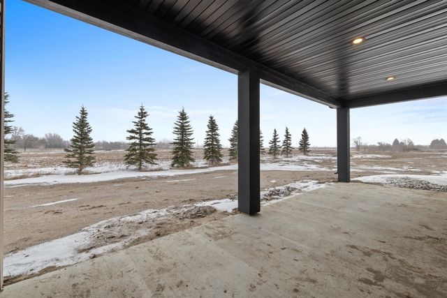 3717 45TH ST SE, Minot, ND 58701