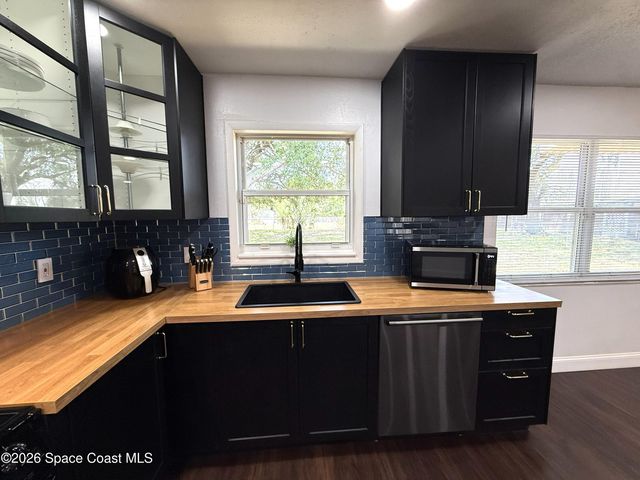 668 Hampton Drive NE, Palm Bay, FL 32905