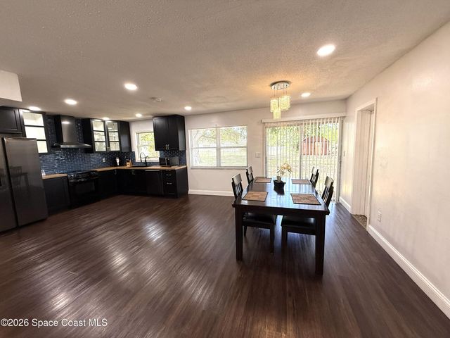 668 Hampton Drive NE, Palm Bay, FL 32905