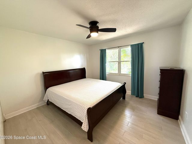 668 Hampton Drive NE, Palm Bay, FL 32905