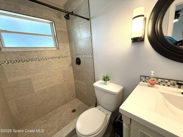 668 Hampton Drive NE, Palm Bay, FL 32905