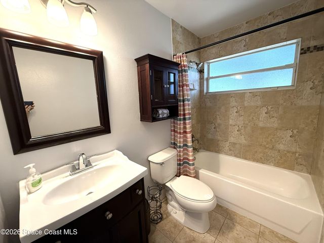 668 Hampton Drive NE, Palm Bay, FL 32905