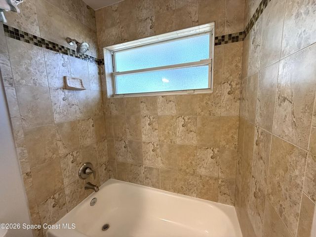 668 Hampton Drive NE, Palm Bay, FL 32905
