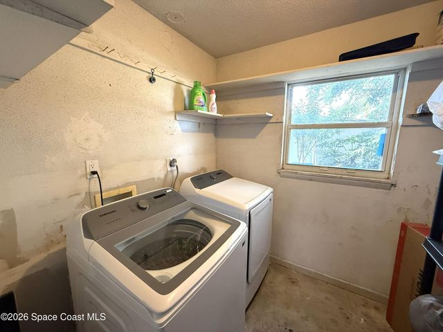 668 Hampton Drive NE, Palm Bay, FL 32905