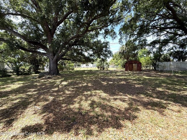 668 Hampton Drive NE, Palm Bay, FL 32905