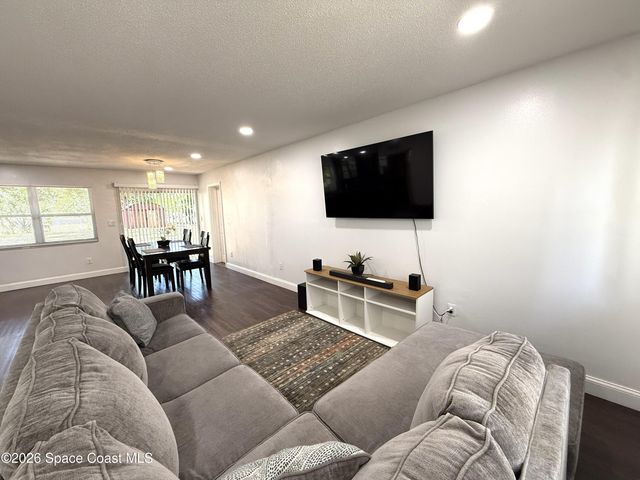 668 Hampton Drive NE, Palm Bay, FL 32905