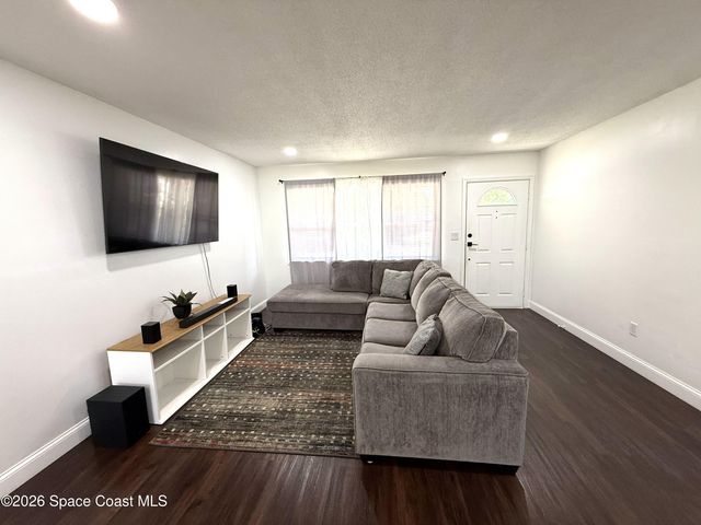 668 Hampton Drive NE, Palm Bay, FL 32905