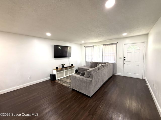 668 Hampton Drive NE, Palm Bay, FL 32905