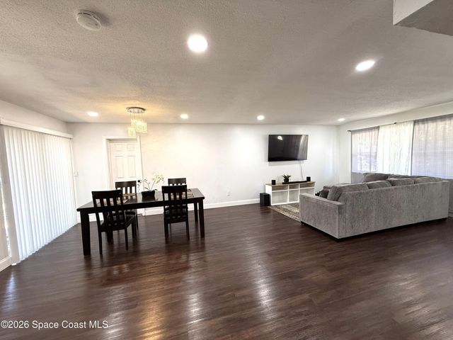 668 Hampton Drive NE, Palm Bay, FL 32905