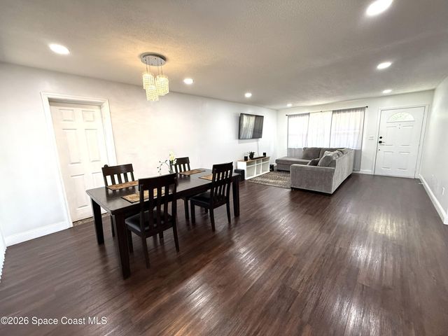 668 Hampton Drive NE, Palm Bay, FL 32905